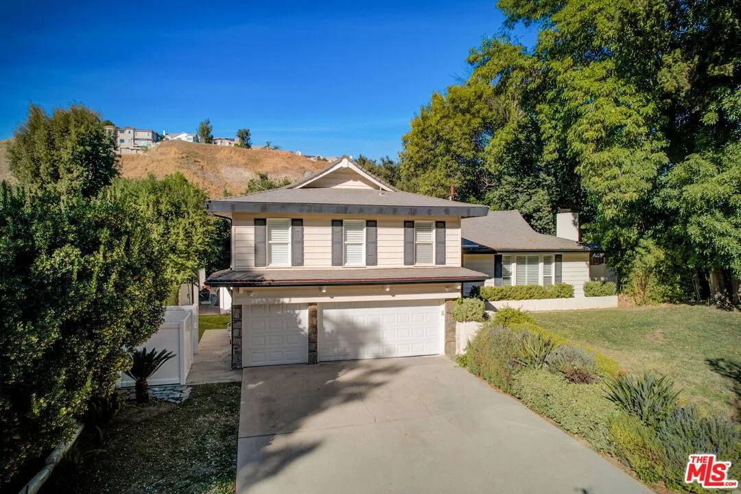 22605 Mulholland Dr, view 1